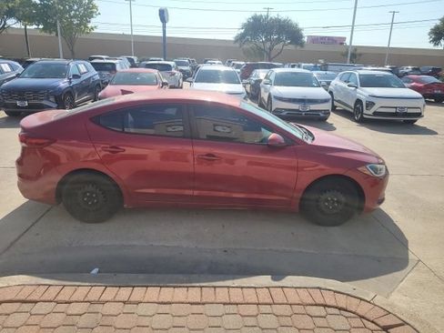 Used 2017 Hyundai Elantra SE FWD image 3