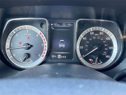 Used 2017 Nissan Titan SV image 13