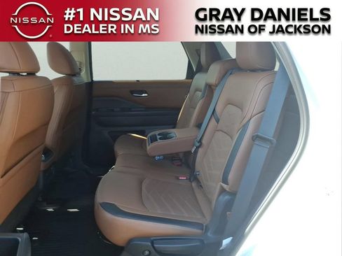 Certified 2024 Nissan Pathfinder Platinum w/ Cargo Package FWD image 27