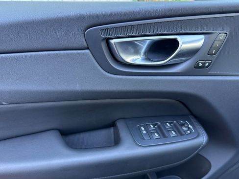 Used 2025 Volvo XC60 B5 Plus image 12