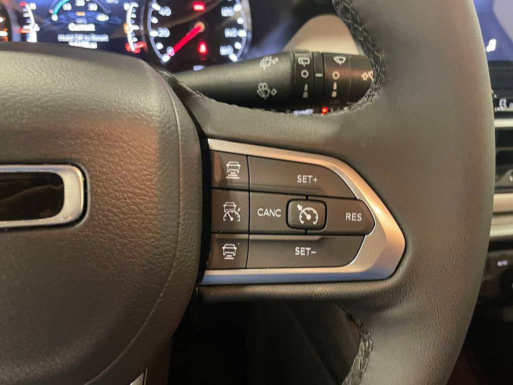 Used 2026 Jeep Compass Limited AWD/4WD image 32