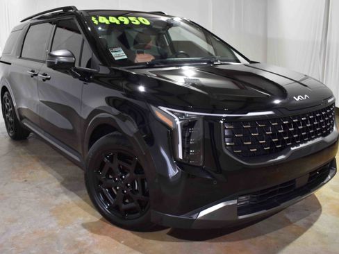 Used 2025 Kia Carnival SX Prestige image 3