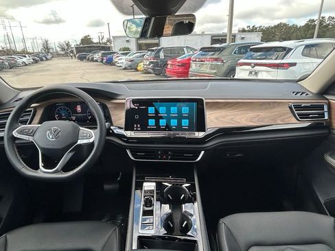 New 2026 Volkswagen Atlas SE image 11