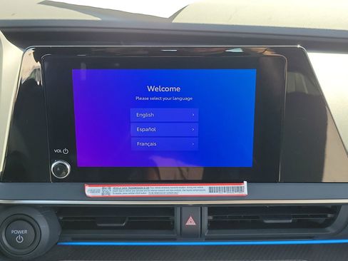Used 2025 Toyota Prius XLE image 18