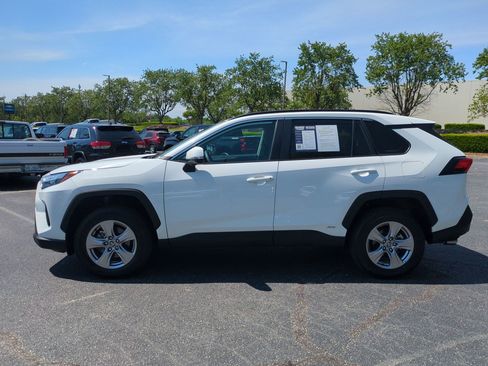 Used 2025 Toyota RAV4 XLE AWD/4WD image 7