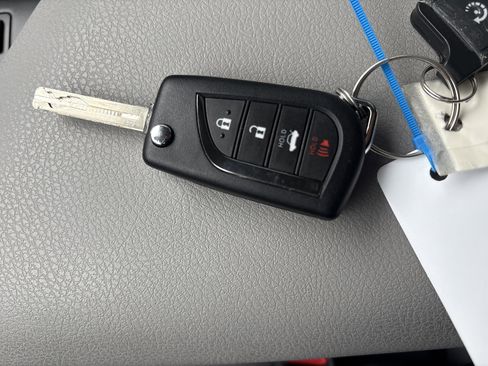 Used 2023 Toyota Camry SE image 35