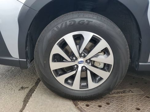 Used 2025 Subaru Outback Premium AWD/4WD image 9