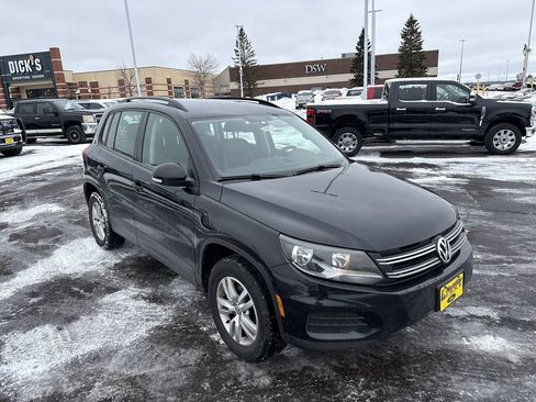 Used 2017 Volkswagen Tiguan S image 4