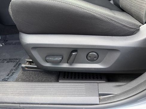 Used 2023 Nissan Rogue SV AWD/4WD image 6