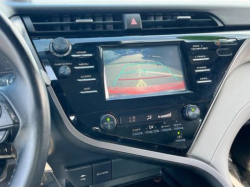 Used 2019 Toyota Camry SE FWD image 13