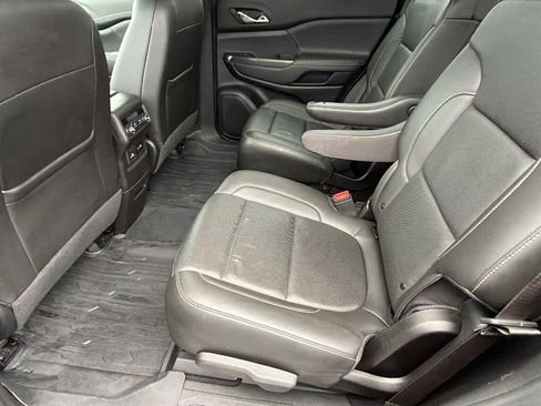 Used 2023 GMC Acadia SLT image 24