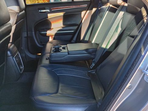 Used 2014 Chrysler 300 AWD w/ Driver Convenience Group image 17