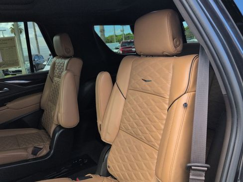 Used 2023 Cadillac Escalade Premium Luxury w/ LPO, Radiant Package AWD/4WD image 12