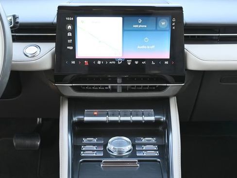 Used 2025 Lincoln Nautilus Premier image 17