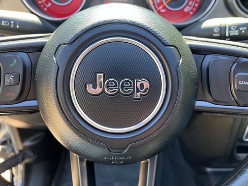 Used 2022 Jeep Gladiator Sport AWD/4WD image 16