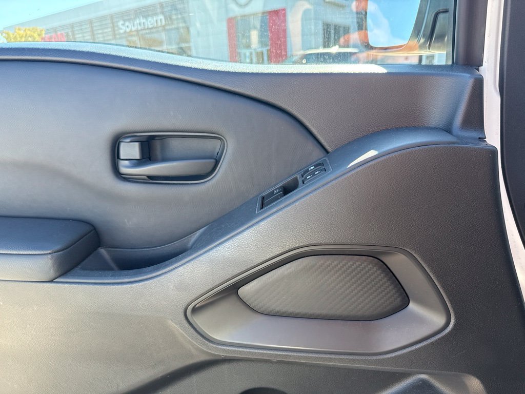 Used 2022 Nissan Frontier S AWD/4WD image 8