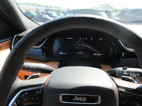 Used 2025 Jeep Grand Cherokee L Summit AWD/4WD image 35