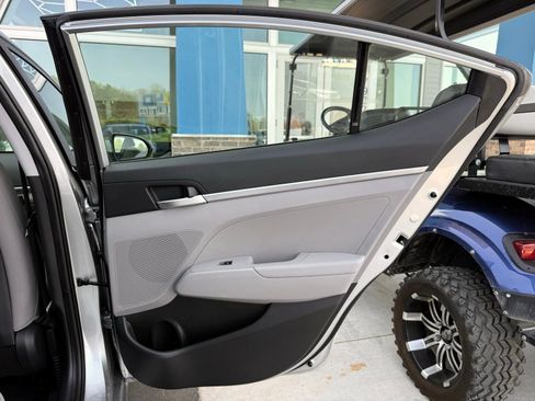 Used 2020 Hyundai Elantra SE image 19