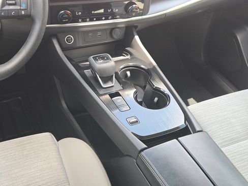 Used 2023 Nissan Rogue SV FWD image 18