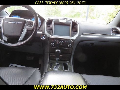 Used 2012 Chrysler 300 C RWD image 15
