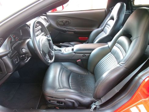 Used 1999 Chevrolet Corvette Coupe w/ Roof Pkg RWD image 12