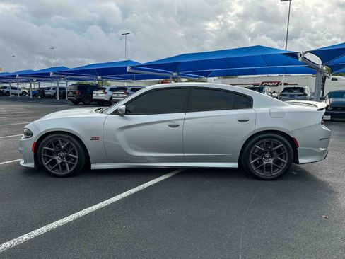 Used 2019 Dodge Charger Scat Pack w/ Technology Group RWD image 9