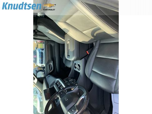 Used 2022 Chevrolet Suburban Z71 w/ Off-Road Capability Package AWD/4WD image 13