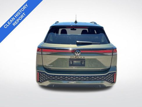 Used 2025 Volkswagen Tiguan SE R-Line AWD/4WD image 4
