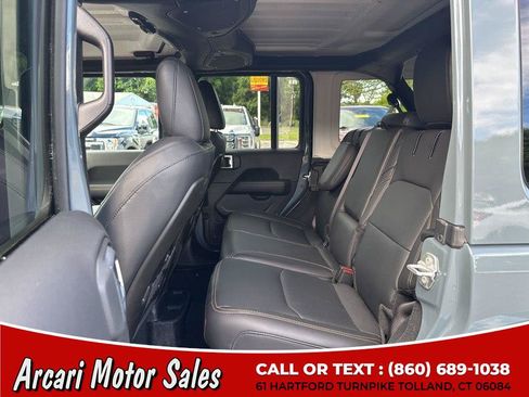 Used 2024 Jeep Wrangler Unlimited Sahara w/ Technology Group AWD/4WD image 19