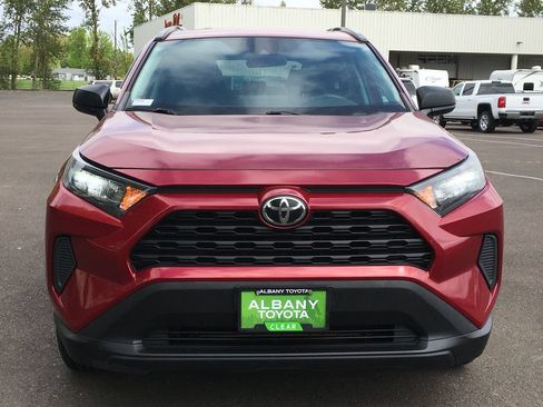 Used 2021 Toyota RAV4 LE FWD image 10