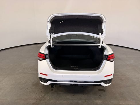 Used 2025 Nissan Sentra SR w/ SR Premium Package FWD image 9