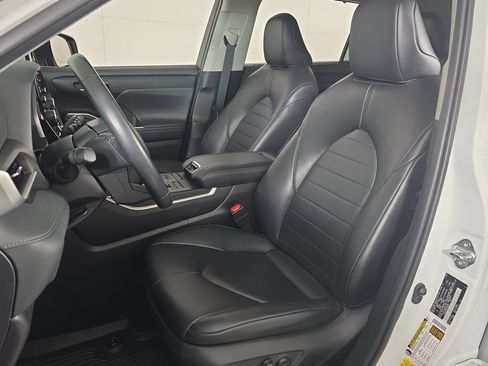 Used 2022 Toyota Highlander XLE AWD/4WD image 24