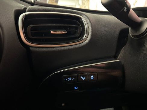 Used 2019 Toyota Prius XLE image 12