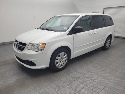 Used 2016 Dodge Grand Caravan SE w/ Quick Order Package 29E SE FWD image 2
