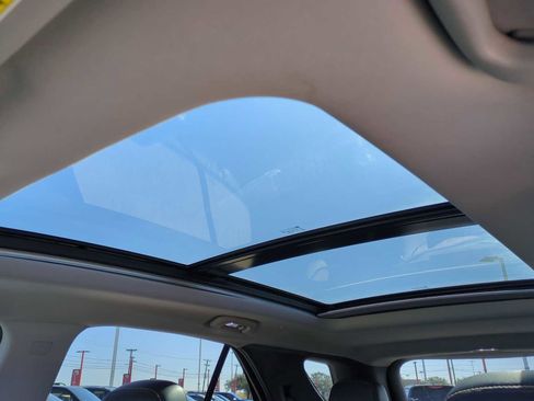 Used 2022 Chevrolet Equinox Premier image 19