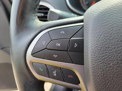 Used 2019 Jeep Cherokee Limited w/ Luxury Group AWD/4WD image 24