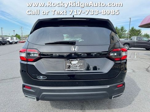 Used 2025 Honda Pilot Sport image 6