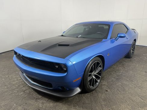 Used 2016 Dodge Challenger R/T Scat Pack w/ Leather Interior Group RWD image 3