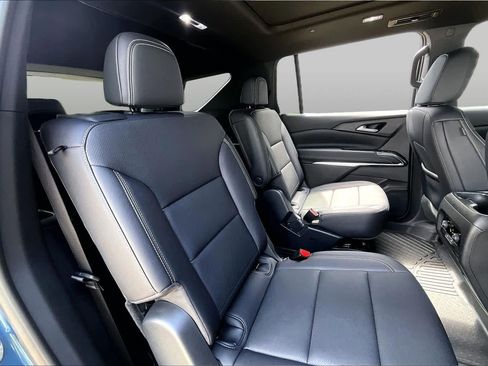 Used 2025 Chevrolet Traverse LT w/ Sun and Wheel Package FWD image 21