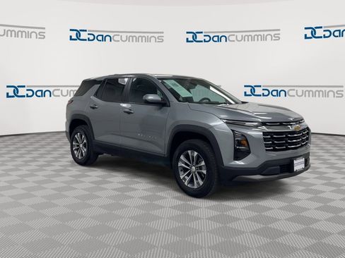 Used 2025 Chevrolet Equinox LT AWD/4WD image 2