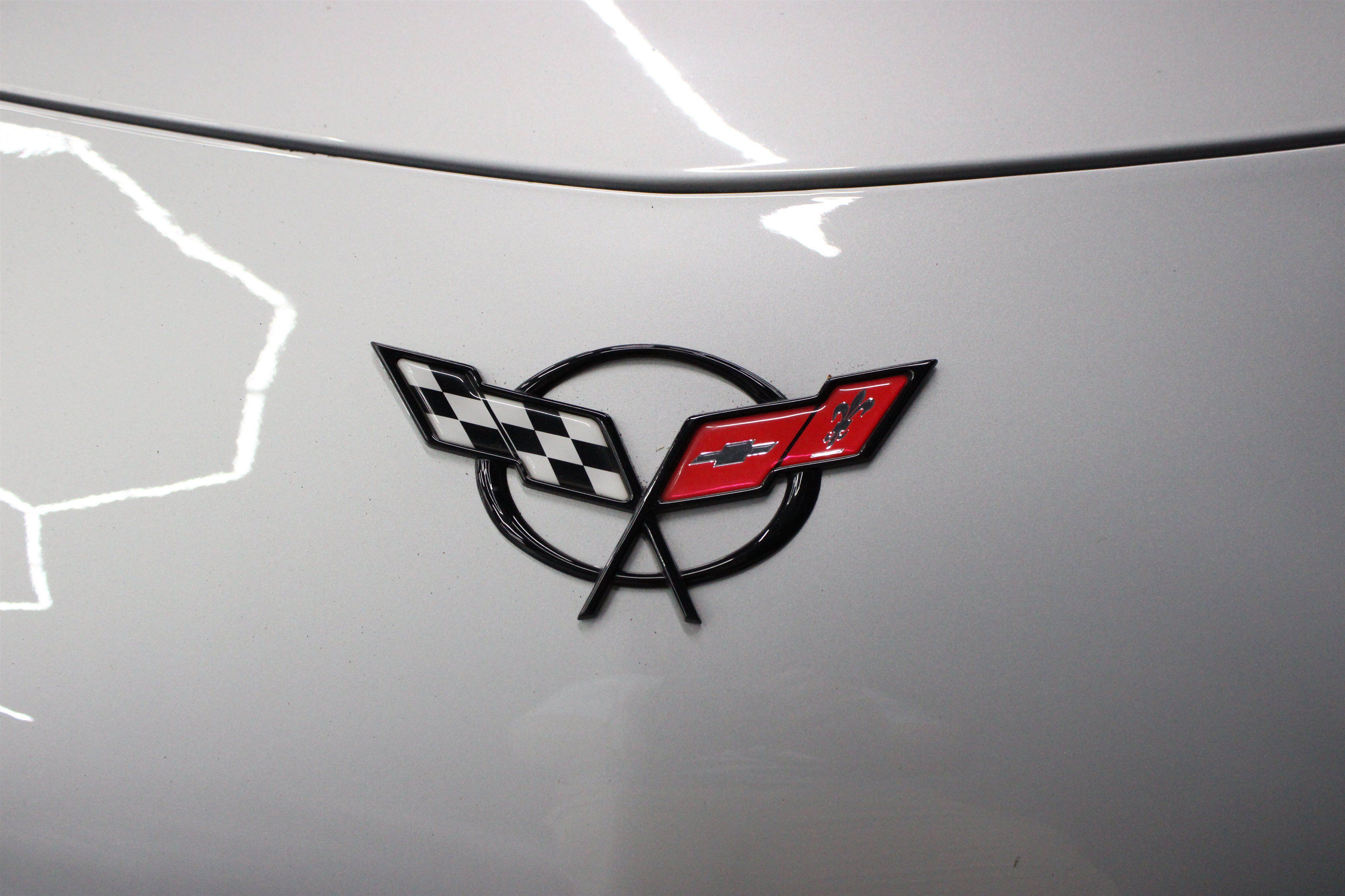 Used 2000 Chevrolet Corvette Coupe w/ Roof Pkg RWD image 34