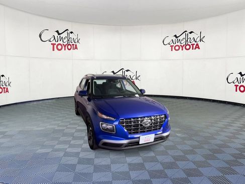 Used 2025 Hyundai Venue SEL FWD image 4