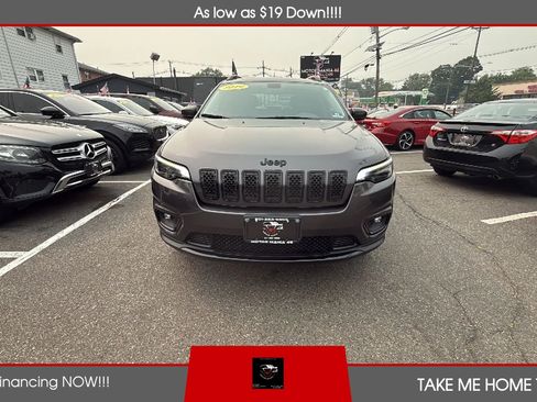 Used 2019 Jeep Cherokee Latitude Plus AWD/4WD image 2
