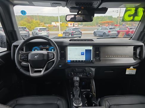 New 2025 Ford Bronco Badlands image 16