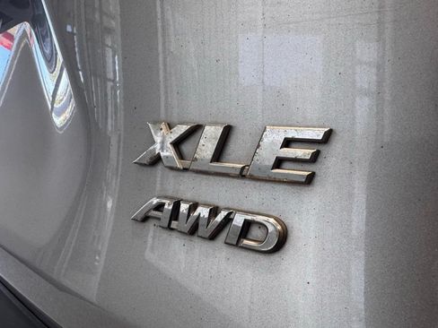 Used 2019 Toyota RAV4 XLE Premium AWD/4WD image 7