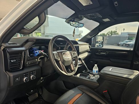 Used 2025 GMC Sierra 2500 AT4 w/ Technology Package image 5