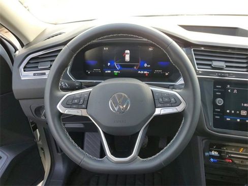 Used 2023 Volkswagen Tiguan SE w/ Panoramic Sunroof Package image 26