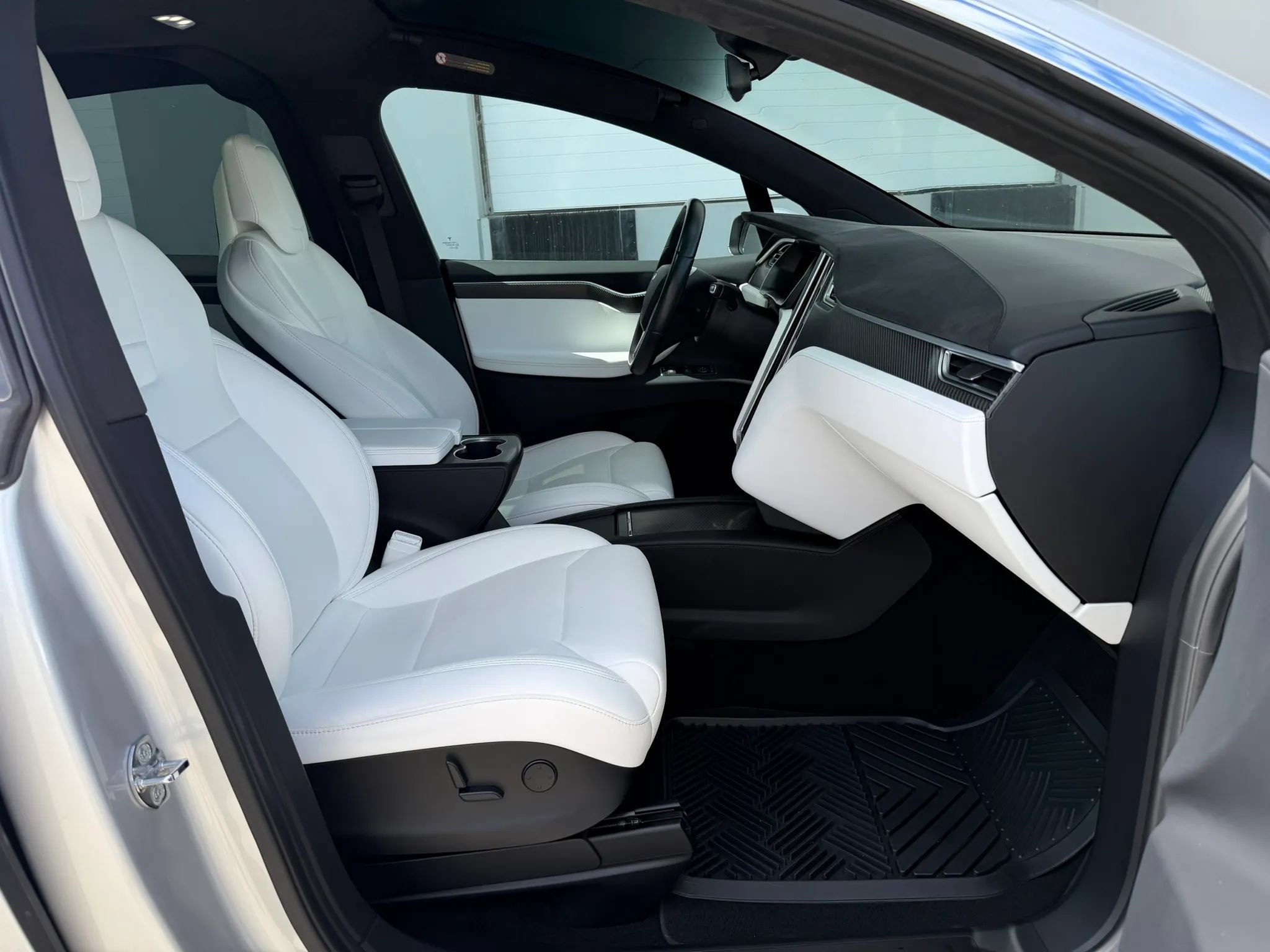 Used 2017 Tesla Model X 75D AWD/4WD image 16