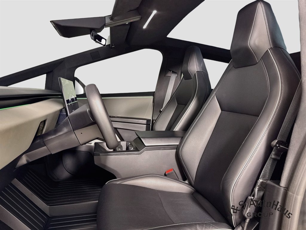 Used 2024 Tesla Cybertruck AWD Crew Cab image 11