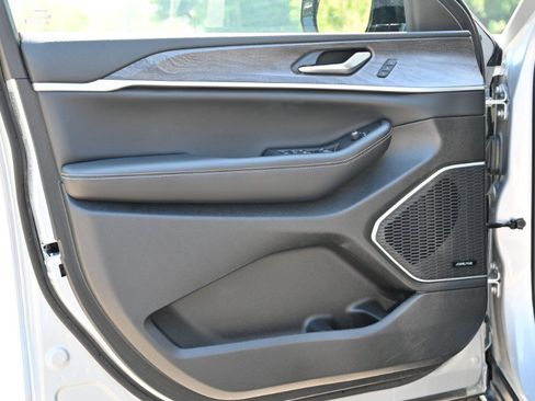 Used 2023 Jeep Grand Cherokee 4WD 4xe image 26